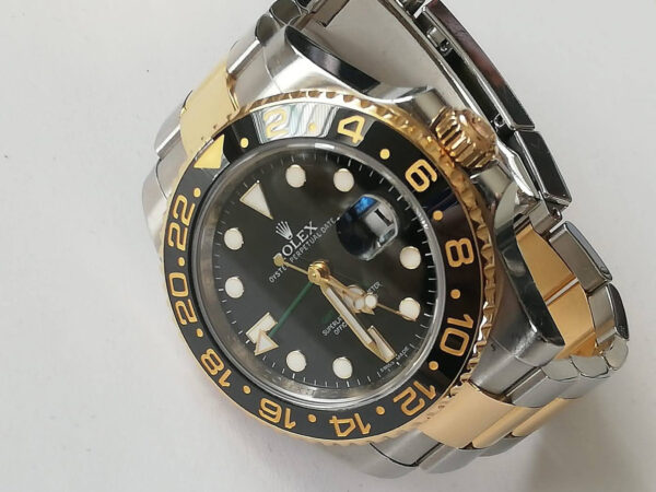 sportovní model Rolex na kovovém tahu typu Oyster