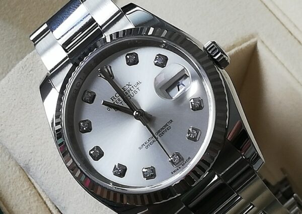 pravé hodinky, ocelový model Datejust s bílým ciferníkem