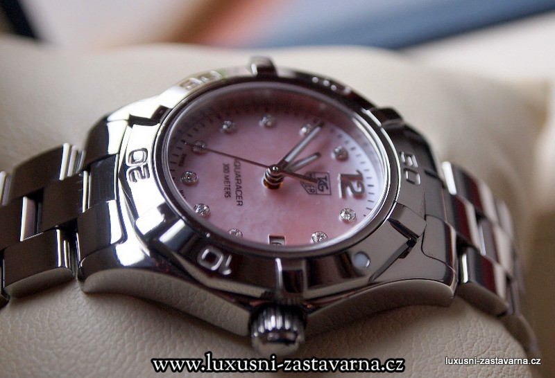 TAG_Heuer_Aquaracer_27mm,_růžový_ciferník_s_diamanty_01