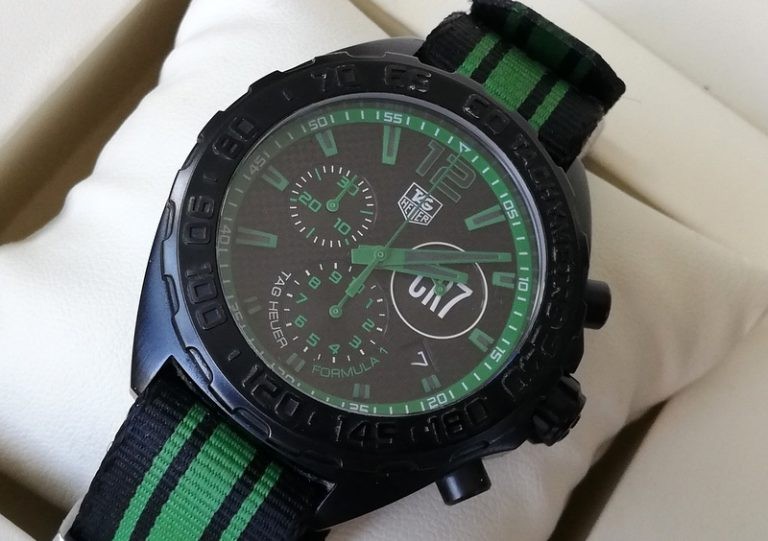 TAG_Heuer_Formula_1,_42mm_Limitovaná_edice_02