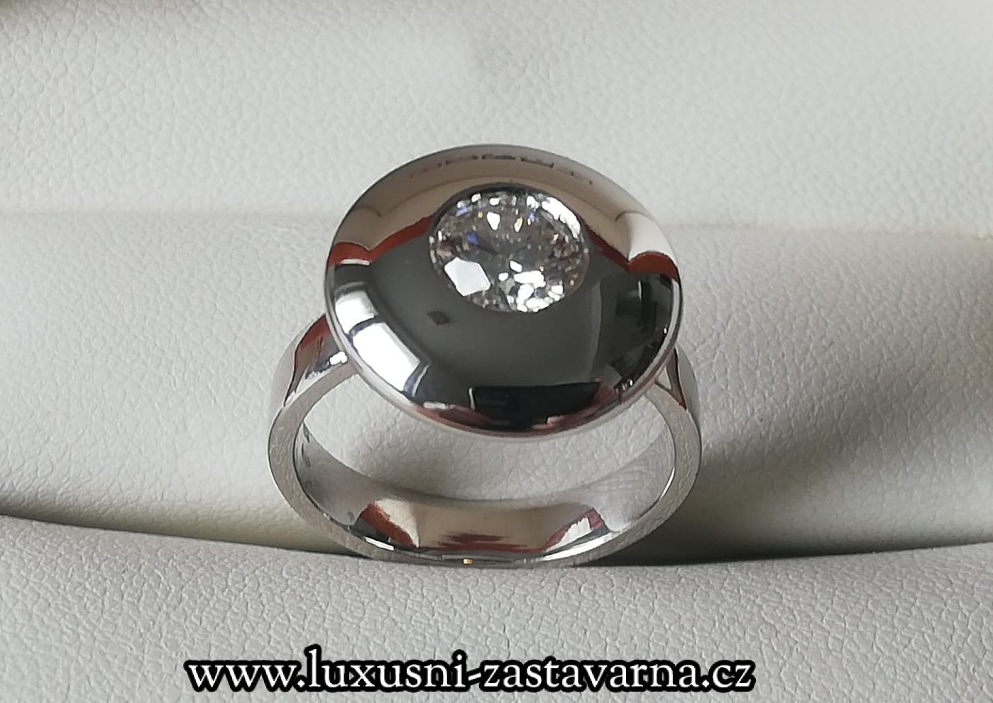 Prsten_z_bílého_zlata_dle_kolekce_Tamara_Comolli_s_přírodním_briliantem_o_váze_0,864ct_09