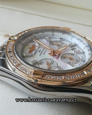 Breitling_Chronomat_B01_44mm_010