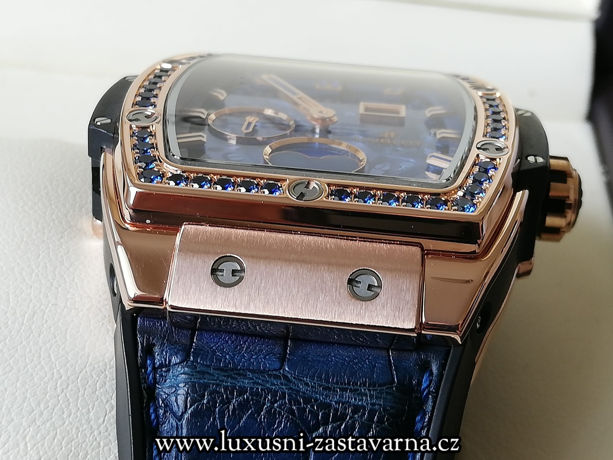 Hublot_Spirit_Of_Big_Bang_Moonphase_King_Dark_Blue_42mm_05