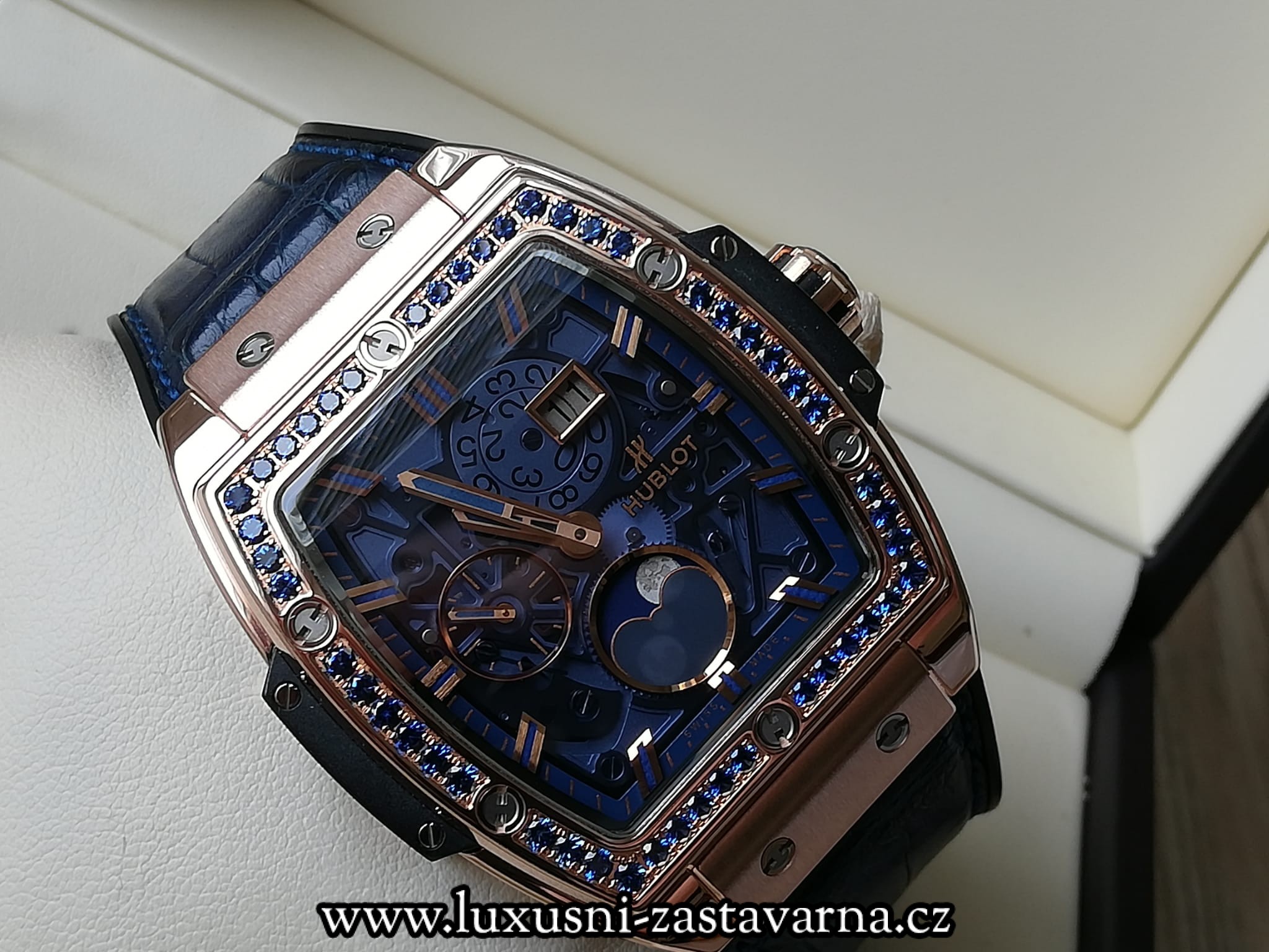 Hublot_Spirit_Of_Big_Bang_Moonphase_King_Dark_Blue_42mm_06