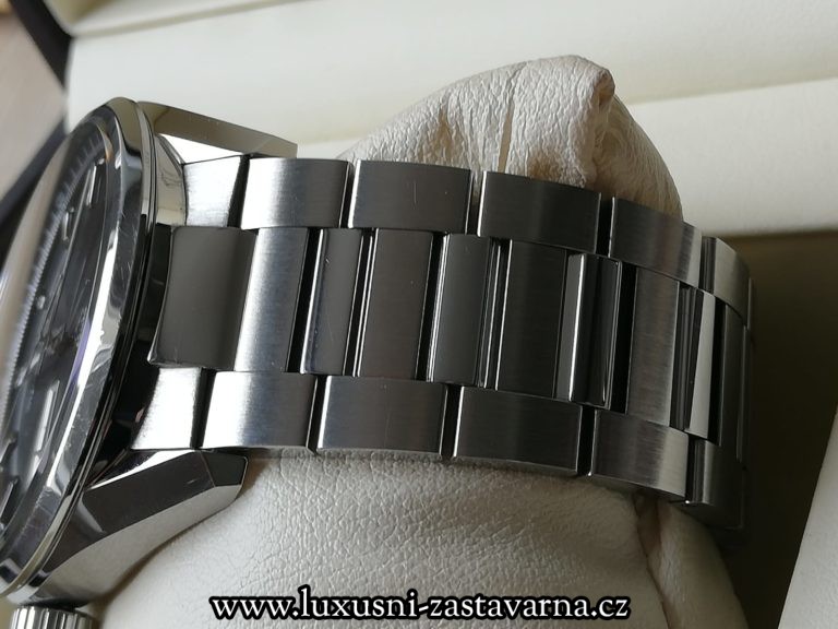 Tag_Heuer_Carrera_Calibre_5_Day-date_41mm_01