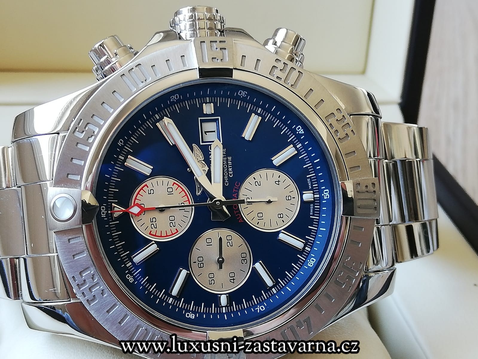 Breitling_Super_Avenger_II_48mm_010