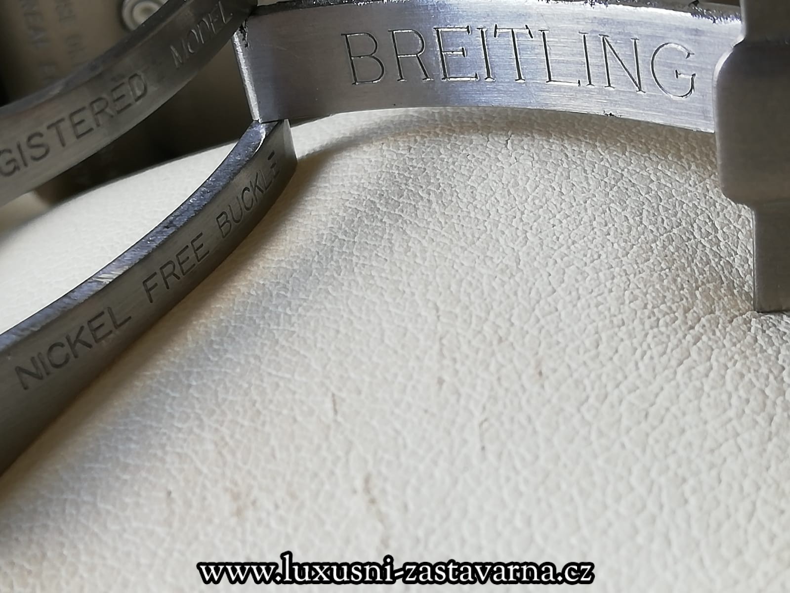Breitling_Emergency_Titanium_43mm_004