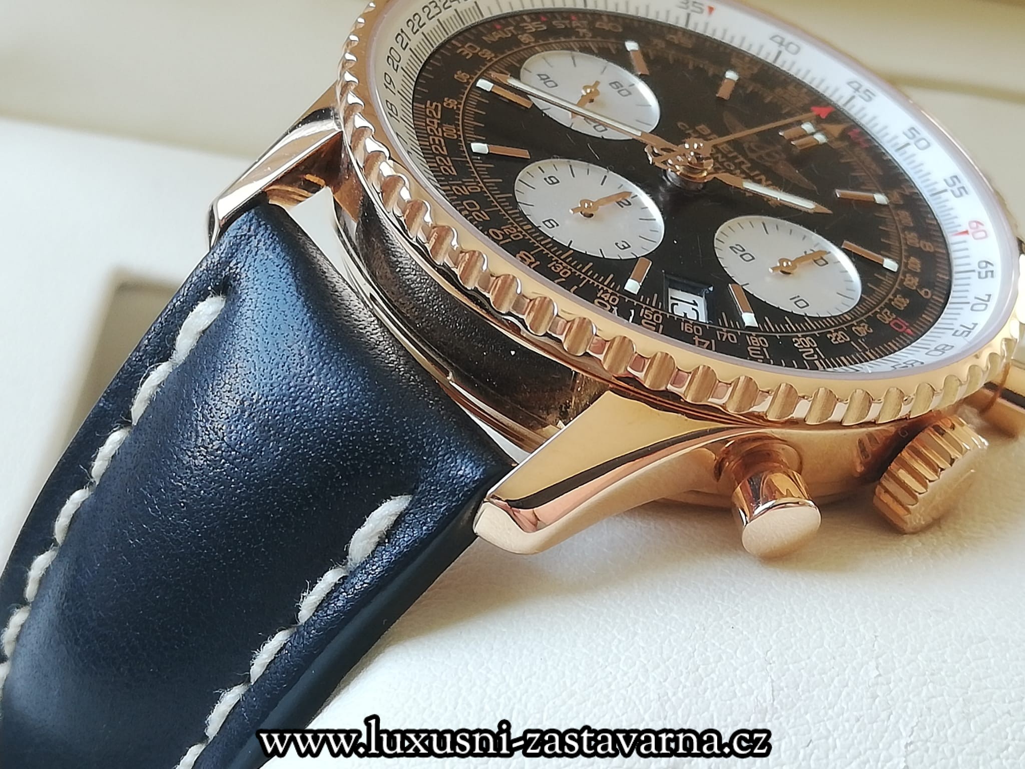 Breitling_Navitimer_Limited_Edition_of_500_Pieces_Rose_009