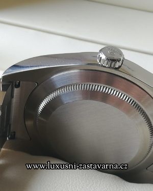 Rolex_Oyster_Perpetual_39mm_010
