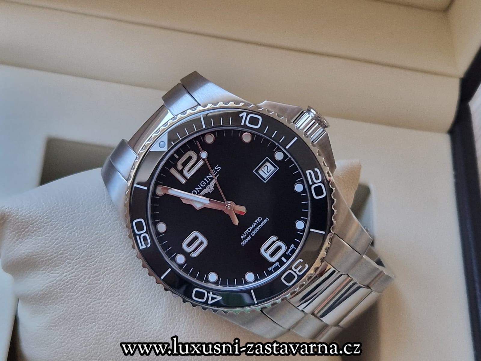 Longines_HydroConquest_Ceramic_41mm_002