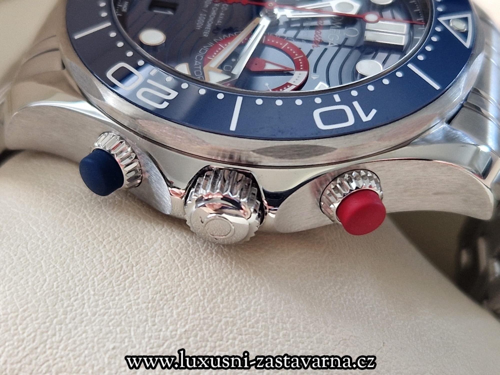 omega_seamaster_diver_300_m_americas_cup_44mm_002