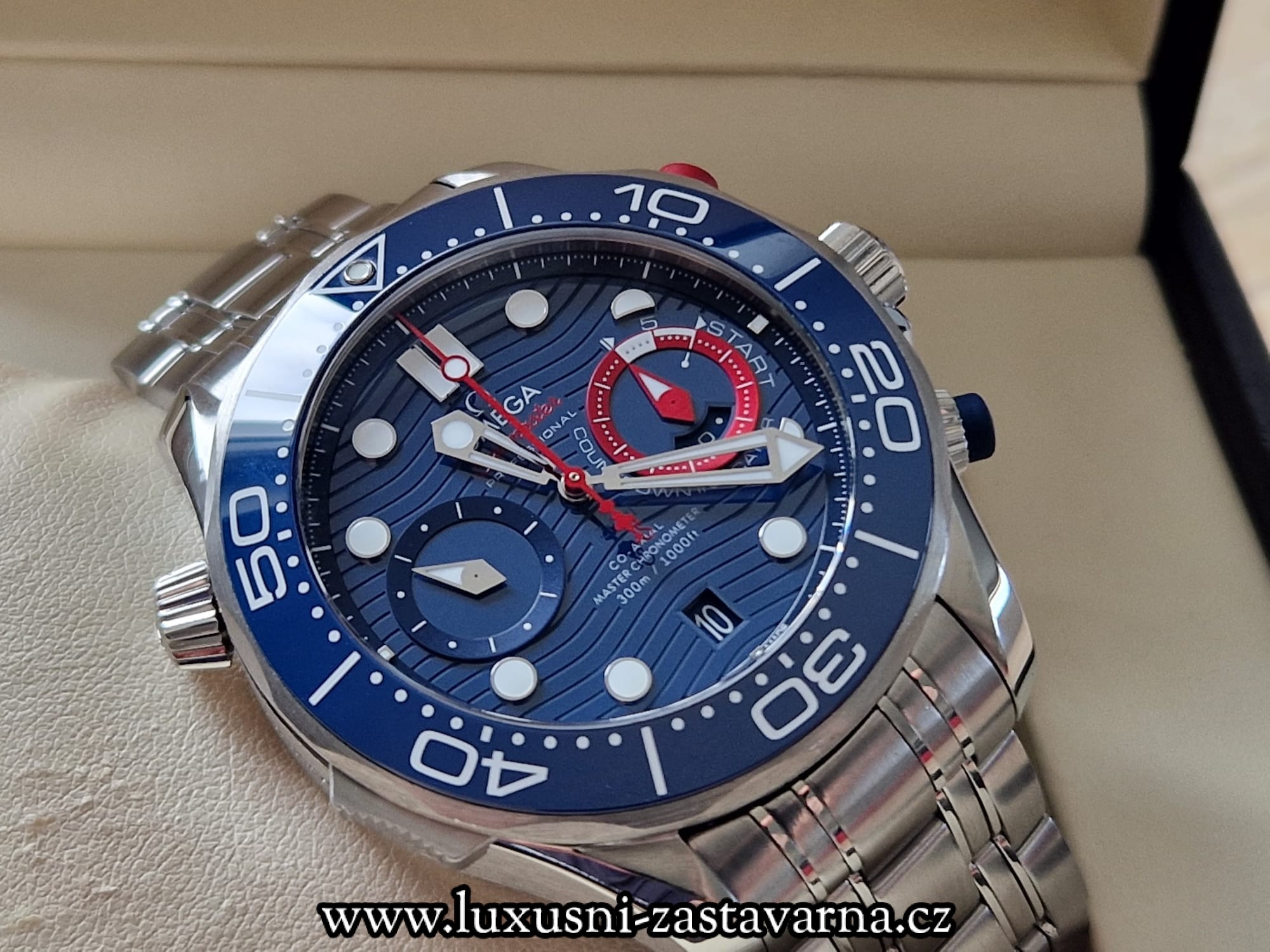 omega_seamaster_diver_300_m_americas_cup_44mm_014