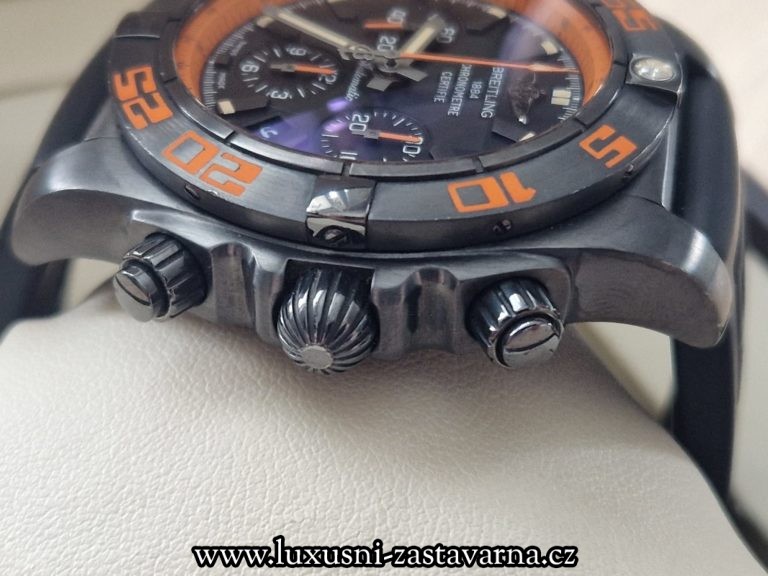 breitling_chronomat_44_raven_010