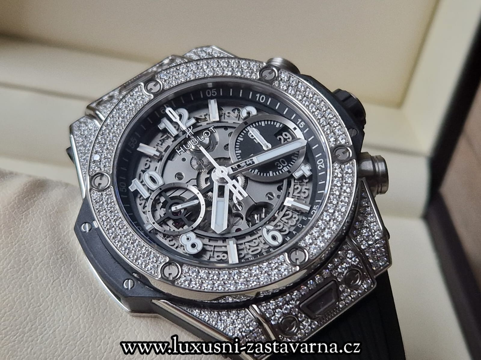 Hublot_Big_Bang_Unico_Titanium_Pave_42mm_017