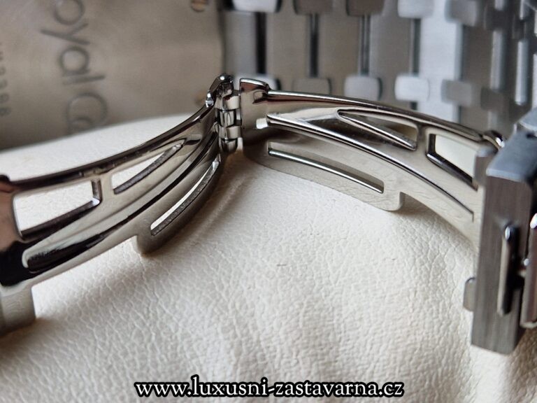 Audermars_Piguet_Royal_Oak_Chronograph_39mm_018