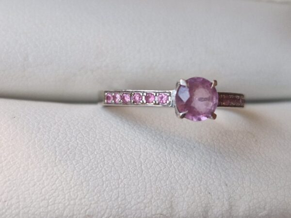 Prsten z bílého zlata 5851000 s růžovými safíry