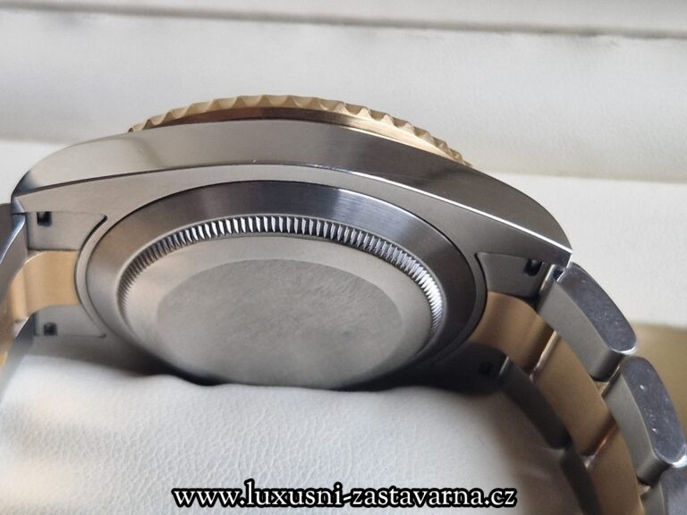 Rolex_Submariner_Date_41mm_011
