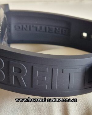 Breitling_Avenger_Chronograph_Night_Mission_45mm_001