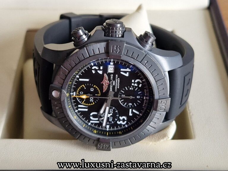Breitling_Avenger_Chronograph_Night_Mission_45mm_002