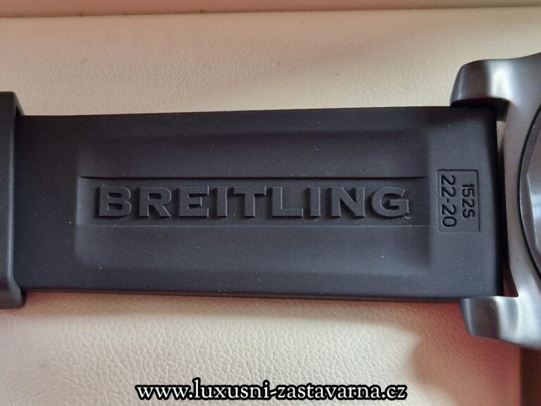 Breitling_Avenger_Chronograph_Night_Mission_45mm_003