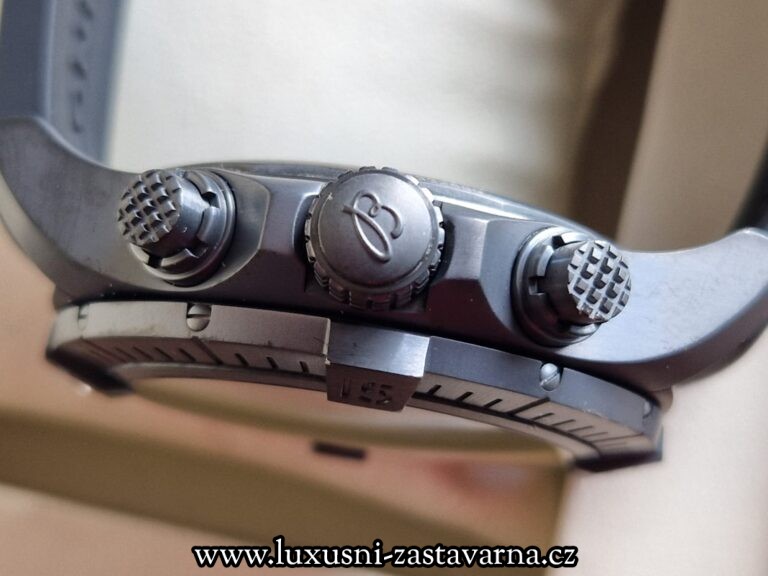 Breitling_Avenger_Chronograph_Night_Mission_45mm_004
