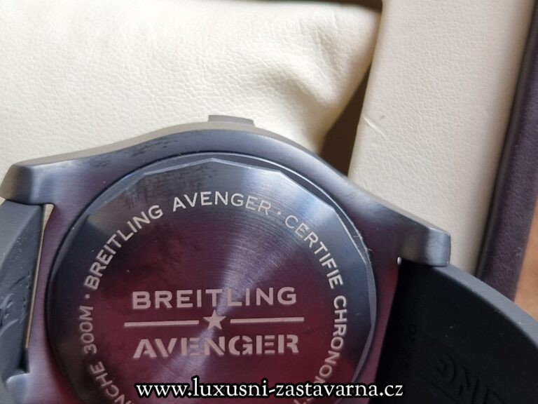 Breitling_Avenger_Chronograph_Night_Mission_45mm_005