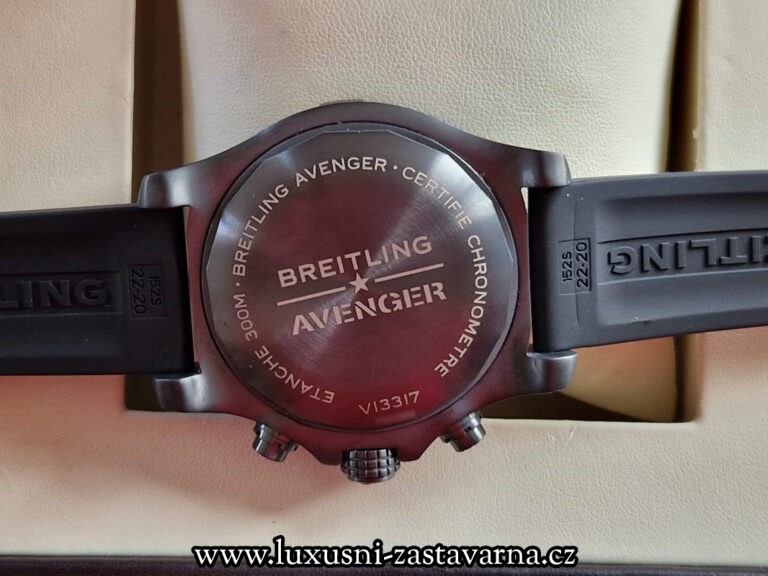 Breitling_Avenger_Chronograph_Night_Mission_45mm_006