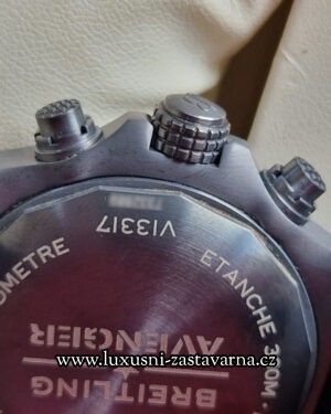 Breitling_Avenger_Chronograph_Night_Mission_45mm_008
