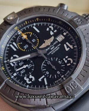 Breitling_Avenger_Chronograph_Night_Mission_45mm_009