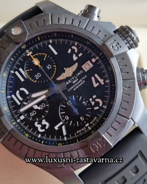 Breitling_Avenger_Chronograph_Night_Mission_45mm_010
