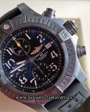 Breitling_Avenger_Chronograph_Night_Mission_45mm_011