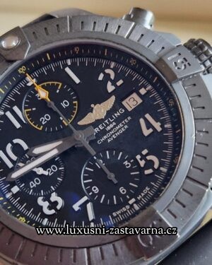 Breitling_Avenger_Chronograph_Night_Mission_45mm_012