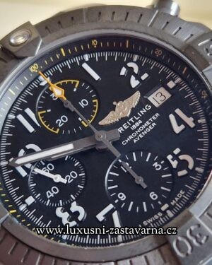 Breitling_Avenger_Chronograph_Night_Mission_45mm_013